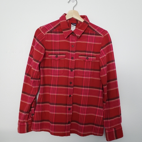 Patagonia Tops - Patagonia button down plaid shirts women M